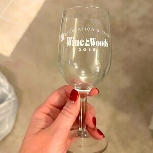Wine in the Woods Glass 2018